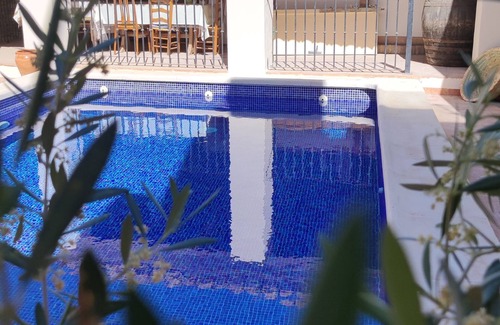 Nigüelas Cabaña | Casa ideal para familias con piscina en un patio espectacular
