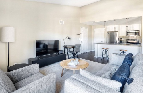 University City Apartamento | Ideal La Jolla 1BR w/ Gym, W/D & Pool, nr bars & shops, by Blueground