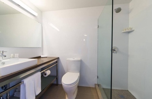 Downtown Miami Hotel | Ideal Location! 3 Trendy Units, On-Site Bar, Near Marlins Park