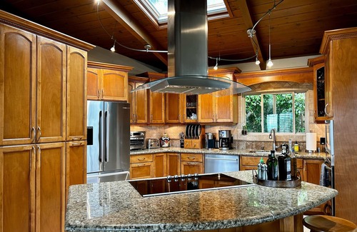 Del Mar Heights Casa | Ideal Location~Amazing Ocean & Sunset Views~Outdoor Living Spaces~Chef’s Kitchen