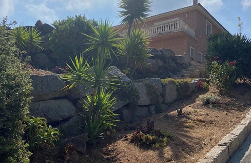 Viggianello Apartamento | Ideal location between the sea and the mountains, close to all Propriano's entertainment.