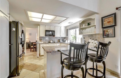 South San Jose Casa | Ideal location close to shopping , parks, lake.
