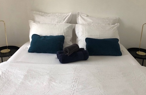 Perros-Guirec Apartamento | Ideal location: Iliöz, 2-star T2 apartment only 50m from the beach.