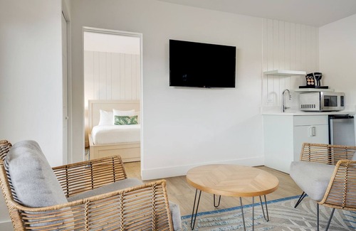 Islamorada Hotel | Ideal Location! Onsite Pool, Free Breakfast, Free Parking
