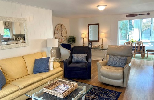 Madison Casa | Ideal Madison vacation home just steps to private beach!
