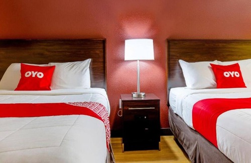 Moline Casa | Ideal Mix of Comfort and Value! Free Parking, Near John Deere Pavilion