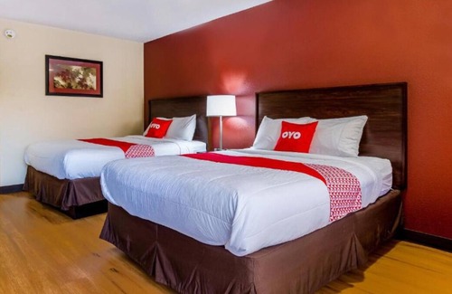 Moline Casa | Ideal Mix of Comfort and Value! Free Parking, Near John Deere Pavilion