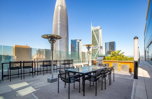 South Beach Apartamento | Ideal Rincon Hill 1BR w/ W/D, Gym & Pool, near Tech HQs, by Blueground