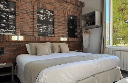 Riou - Petit Juas - Av de Grasse Hotel | Idéal Séjour Cannes, Stylish Boutique Hotel with quiet garden