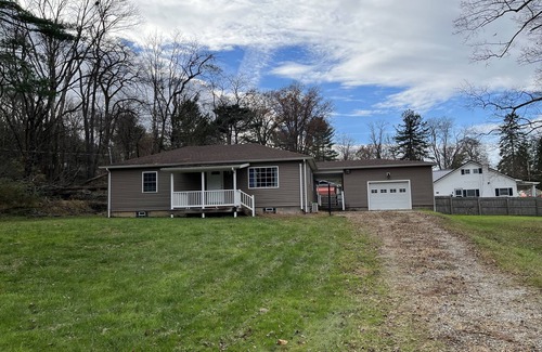 Gray Casa | Ideal spot for fall adventures - 10 min. from Ligonier. Pets welcome.