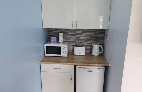 Nairn Apartamento | Ideal studio base for groups or families exploring or golfing within the area