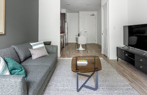 Westchester Apartamento | Ideal Westchester 1BR w/ Pool, Gym, nr. beach & LAX, by Blueground