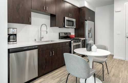 Westchester Apartamento | Ideal Westchester 1BR w/ Pool, Gym, nr. beach & LAX, by Blueground