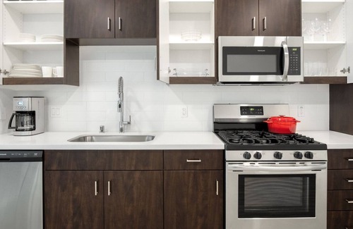 Westchester Apartamento | Ideal Westchester 1BR w/ Pool, Gym, nr. beach & LAX, by Blueground