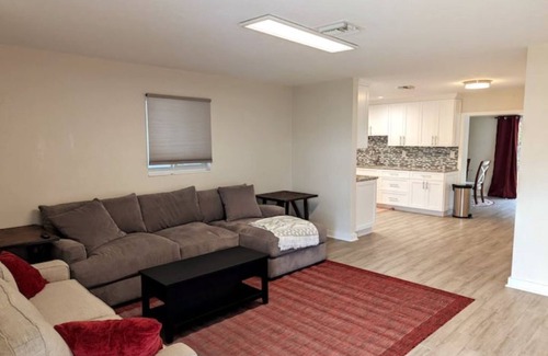 Palm Beach Gardens Casa | Ideally located, crisp and clean pet, family and scuba friendly home!