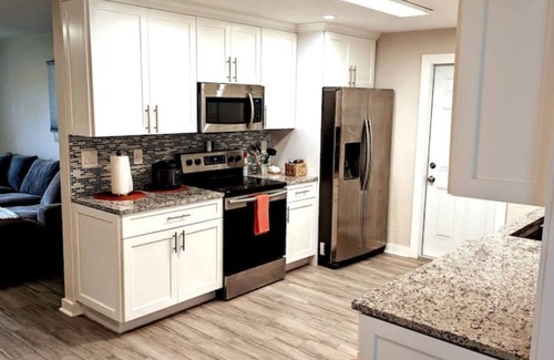 Palm Beach Gardens Casa | Ideally located, crisp and clean pet, family and scuba friendly home!