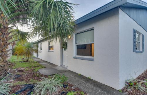 Palm Harbor Apartamento | Ideally Located Palm Harbor Condo Walk Downtown!