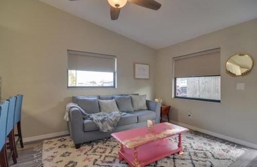 Palm Harbor Apartamento | Ideally Located Palm Harbor Condo Walk Downtown!