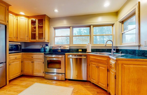 Arlington Casa | Ideally located spacious home with pool table, large deck, five fireplaces, W/D