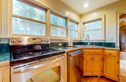 Arlington Casa | Ideally located spacious home with pool table, large deck, five fireplaces, W/D