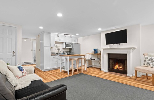 H Street Corridor Apartamento | Ideally Located Urban Oasis Free Parking