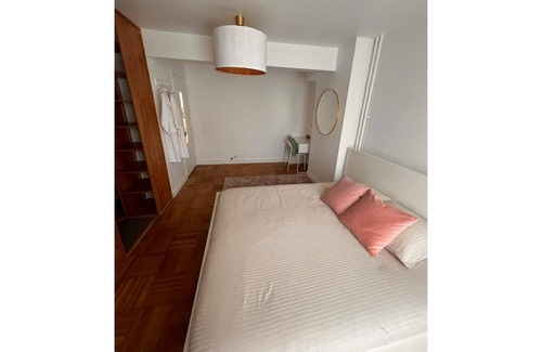 Les Pavillons-sous-Bois Apartamento | IDF19 Spacious Apart with optional Jacuzzi 65e per night