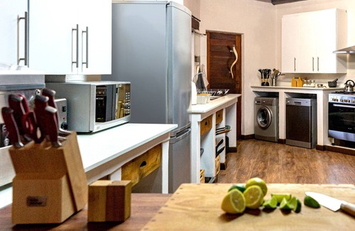 Bela-Bela Casa | Idwala View - Mabalingwe Game Reserve - Luxury, Self-Catering Safari Getaway