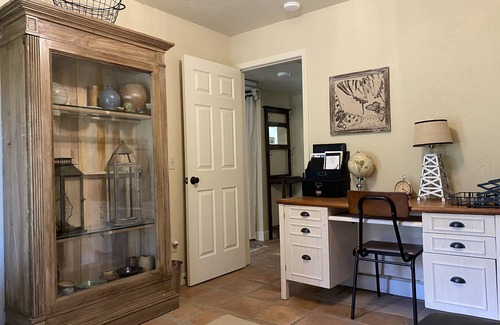 Shenandoah Valley Cabina | Idyll Acres Charming Wine Country Farmhouse