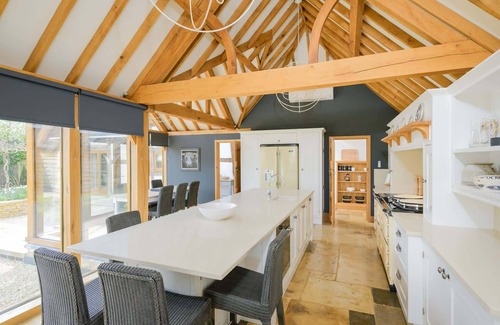 Pershore Casa | Idyllic 17th Century Thatched Cottage & Garden