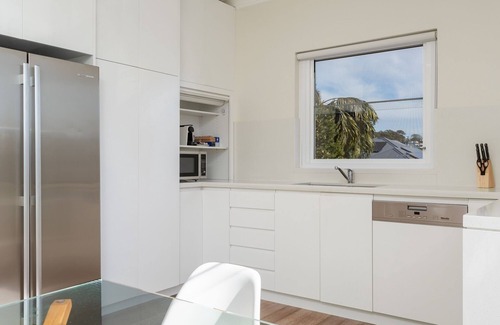 Dee Why Casa | Idyllic 4-Bed Home With Alfresco Area Near Beach