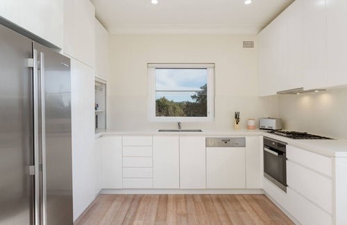 Dee Why Casa | Idyllic 4-Bed Home With Alfresco Area Near Beach