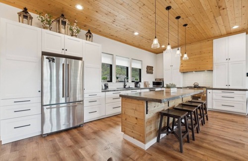 Kalispell Casa | Idyllic 5BD Montana Home w/ private hot tub, fire pit & amazing views! Sleep 8!