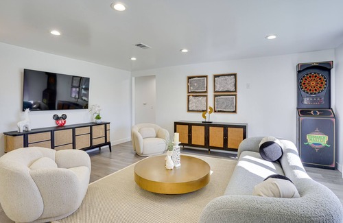 Hermosa Village Casa | Idyllic Anaheim Vacation Rental: 2 Mi to Disney!