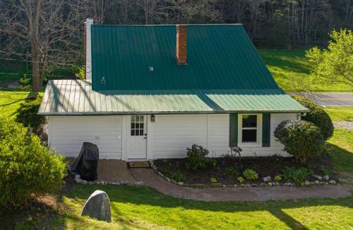Mars Hill Casa | Idyllic Asheville Countryside Home on 70 Acres