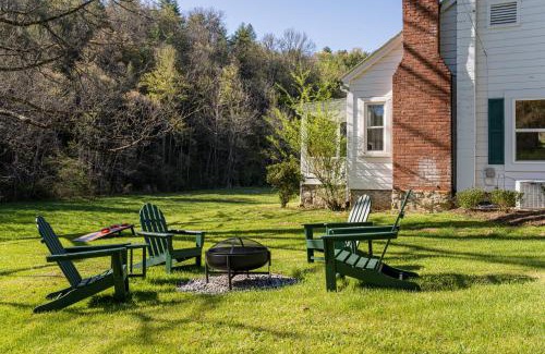 Mars Hill Casa | Idyllic Asheville Countryside Home on 70 Acres