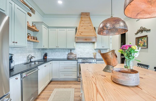 Belmont Historic District Casa | Idyllic Belmont Home < 1 Mi to Historic District!