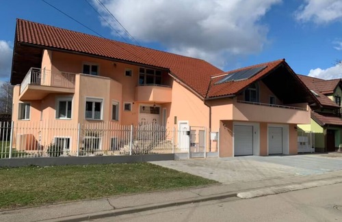 Timisoara Apartamento | Idyllic cellar in the "House of Peace"