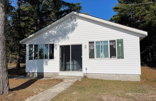 Bois Blanc Island Casa | Idílica cabaña en la playa de nieve de la isla de Bois Blanc