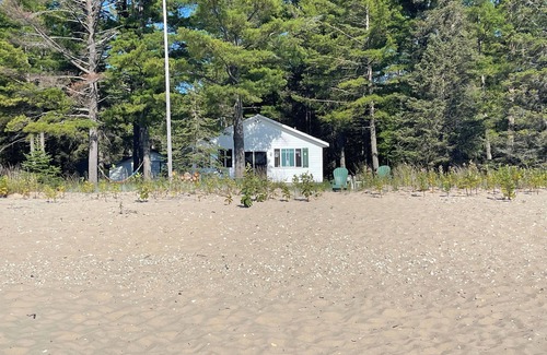 Bois Blanc Island Casa | Idílica cabaña en la playa de nieve de la isla de Bois Blanc
