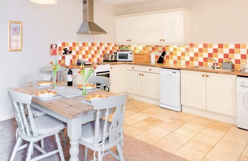 Irstead Cabaña | Idyllic Cottage - Detached, Private Garden, Dog Friendly - 2 Ensuite Bedrooms.
