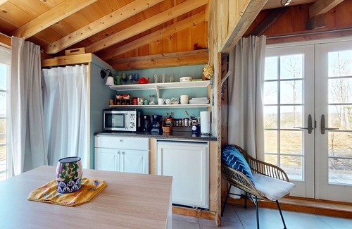 Edgecomb Apartamento | Idyllic cottage on five acres with great harbor views, large deck, & firepit