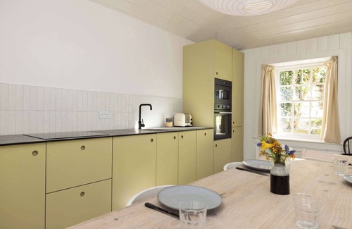 Dunbar Apartamento | Idyllic Cottage with Garden and Patio