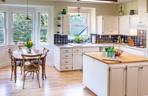 Molalla Otro | Idyllic Farm Retreat for Family & Friends - One hour from Portland, OR.