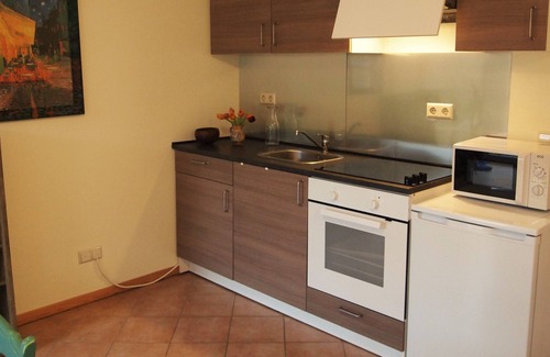 Mesekenhagen Otro | Idyllic farmhouse with a beautiful inner courtyard with a natural garden