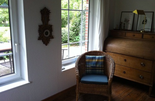 Osterhever Casa | Idyllic half of the thatched house with wood-burning stove (dogs welcome)