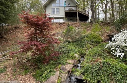 Swannanoa Casa | Idyllic Hillside Farmhouse
