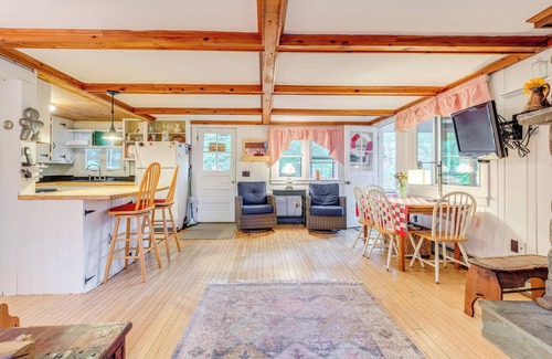 Bradford Cabaña | Idyllic Lakefront Cottage Near Mount Sunapee