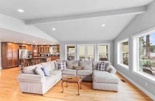 Three Lakes Casa | Idyllic Lakeside Getaway - Hidden Gem.