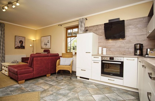 Neuendorf Apartamento | Idyllic location, vacation apartment with terrace, sea view - Haus Sonnenblume FeWo 04