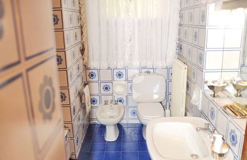 Cassano Valcuvia Apartamento | Apartamento idílico de 3½ habitaciones con 2 baños, jardín y balcón.